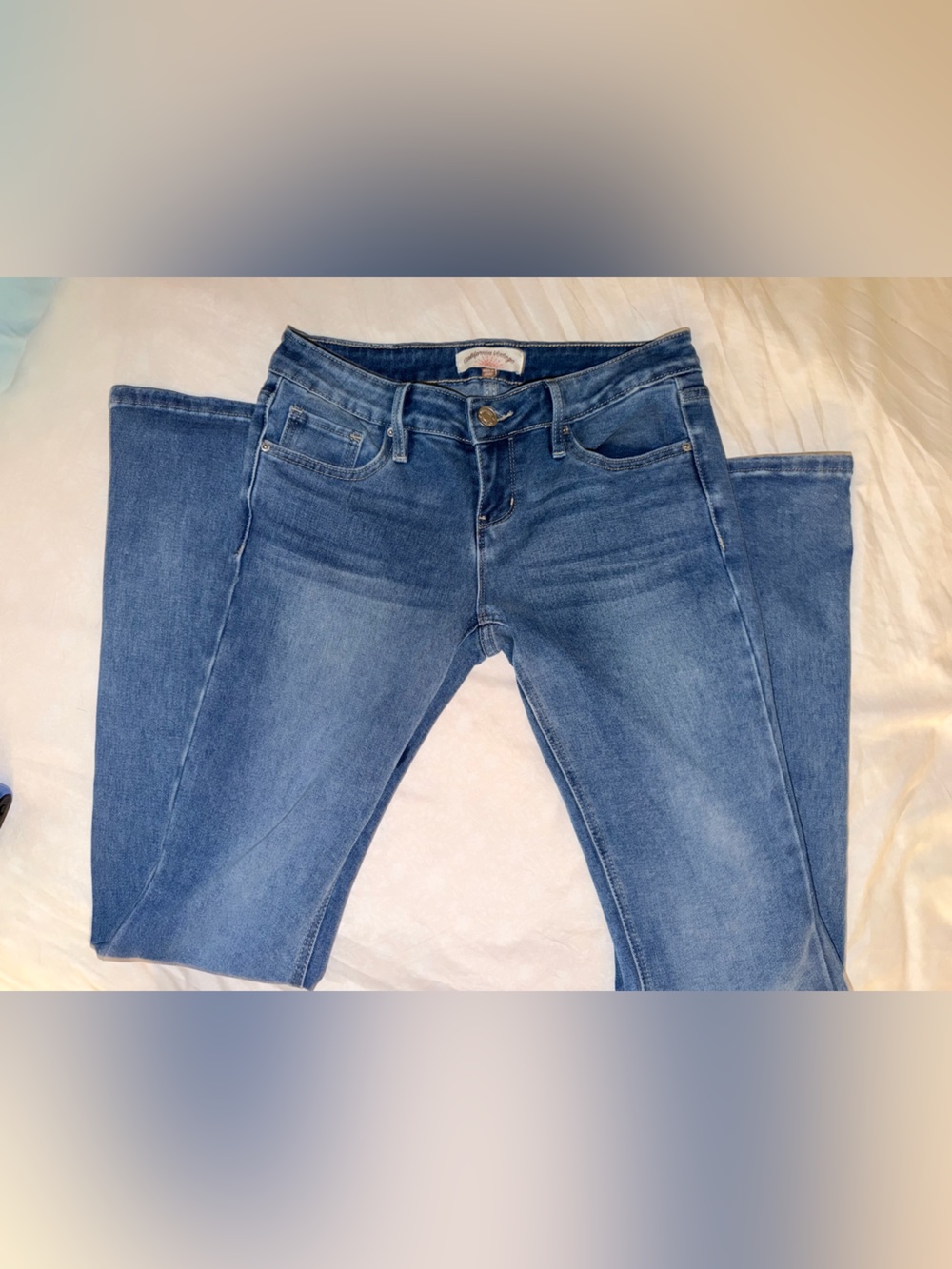 Size 3 lowwaist Women's Flare blue Jeans with Gentle Fade